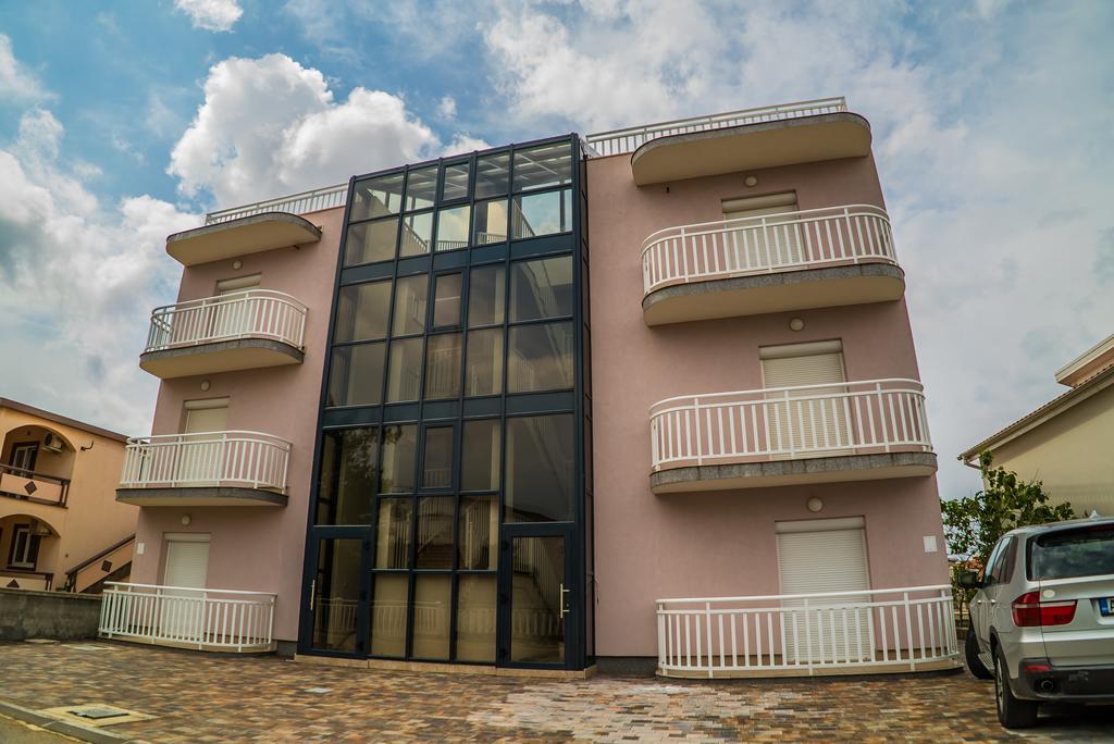 Apartments Malina Vir Zewnętrze zdjęcie